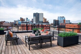 700 Central Historic Lofts & New Flats in Minneapolis, MN - Foto de edificio - Building Photo