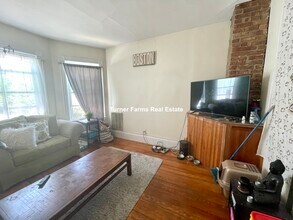 20 Lawn St, Unit 3 in Boston, MA - Foto de edificio - Building Photo
