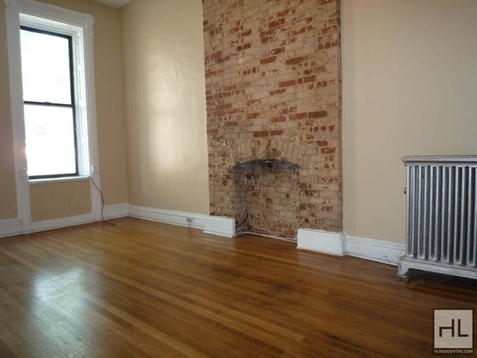 BEDFORD AVENUE / Spacious 1-Bed 1-Bath in Brooklyn, NY - Building Photo