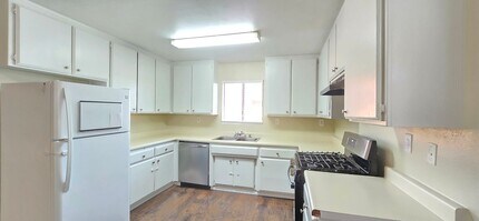 800 Capehart Ct in Ridgecrest, CA - Building Photo - Building Photo