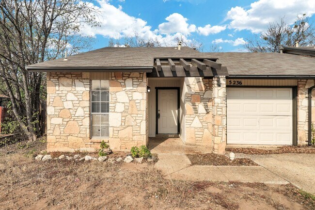 5234-5236 Meadow Rise St in San Antonio, TX - Building Photo - Building Photo