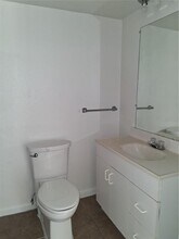 240 W Canal Dr in Palm Harbor, FL - Building Photo - Building Photo