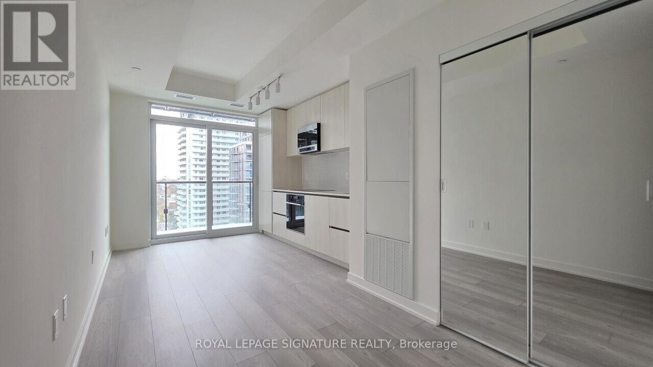 120 Broadway Ave in Toronto, ON - Building Photo