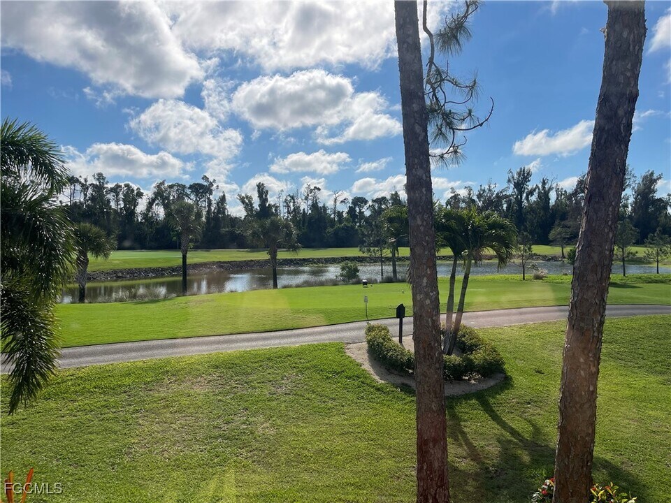 5930 Trailwinds Dr in Ft. Myers, FL - Building Photo