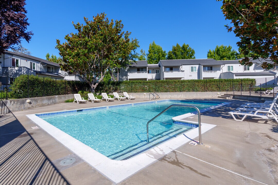 Trinity Way Apartments in Fremont, CA - Foto de edificio