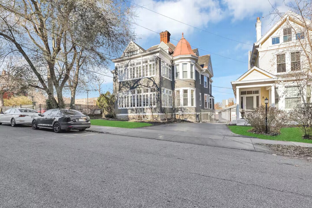 1104 Cross Ln, Unit 2 in Cincinnati, OH - Foto de edificio