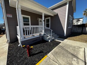 319 S Olive St in San Antonio, TX - Building Photo - Building Photo