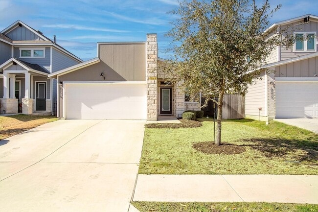 8215 McKamy Dr in Austin, TX - Foto de edificio - Building Photo