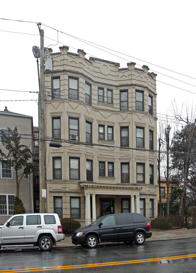 201 N Broadway in Yonkers, NY - Building Photo - Building Photo