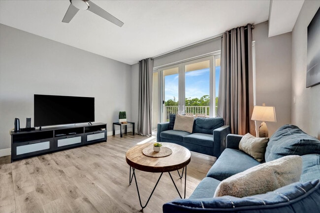 3270 Mangrove Point Dr in Ruskin, FL - Building Photo - Building Photo