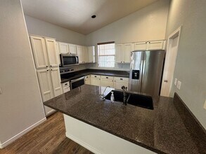 7921 W Frank Ave in Peoria, AZ - Building Photo - Building Photo