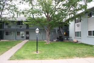 2565 S Sheridan Blvd, Unit 7 in Lakewood, CO - Building Photo