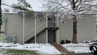 1935 Gardiner Ln in Louisville, KY - Building Photo