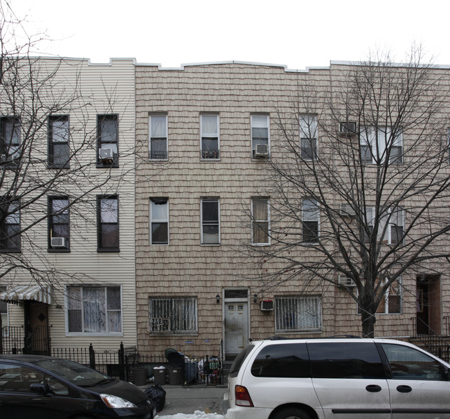 204 Huron St in Brooklyn, NY - Building Photo - Building Photo