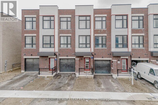 15 Bateson St in Ajax, ON - Building Photo - Building Photo