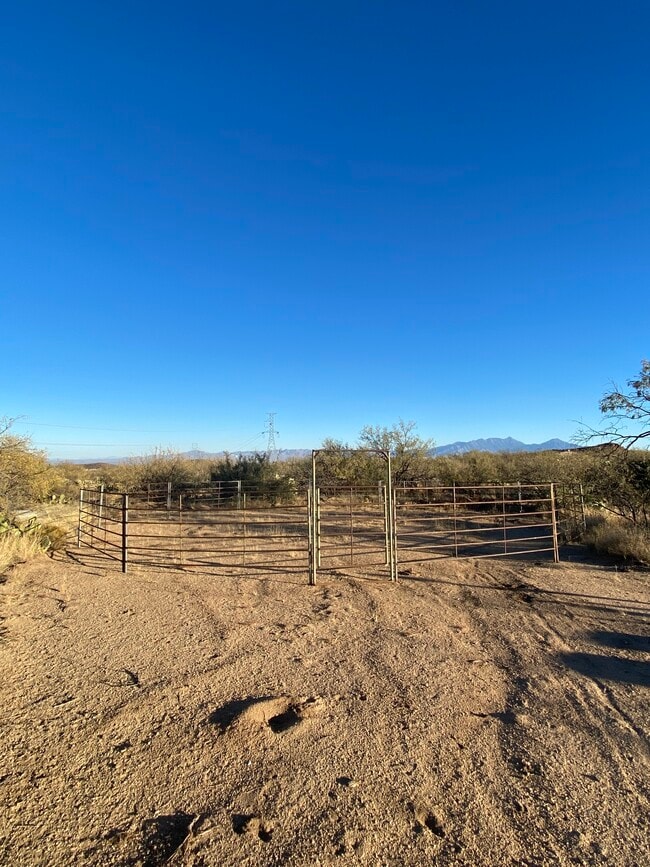 7295 W Indian Kitchen Rd in Sahuarita, AZ - Building Photo - Building Photo