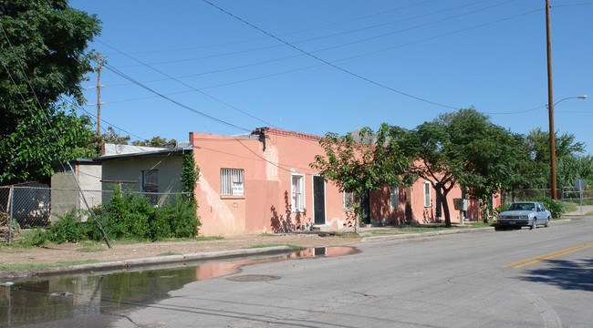 105 S Raynor St in El Paso, TX - Building Photo - Building Photo