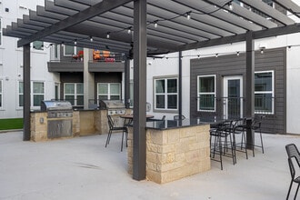 Matador in Austin, TX - Foto de edificio - Building Photo