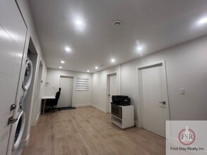 927 Chestnut St in New Westminster, BC - Building Photo - Building Photo