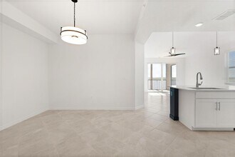 19140 Scallop Lp, Unit 208 in Bradenton, FL - Foto de edificio - Building Photo