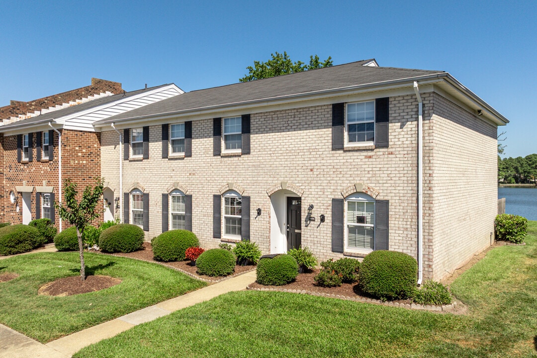 Old Donation in Virginia Beach, VA - Foto de edificio