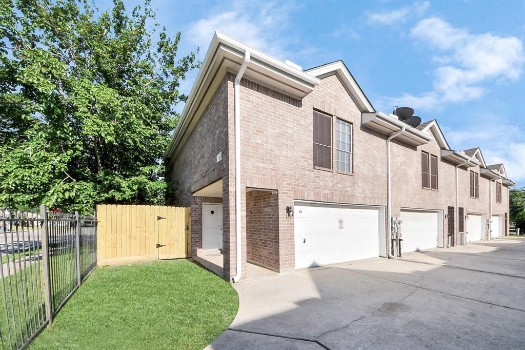 10403 Shadow Oaks Dr in Houston, TX - Foto de edificio