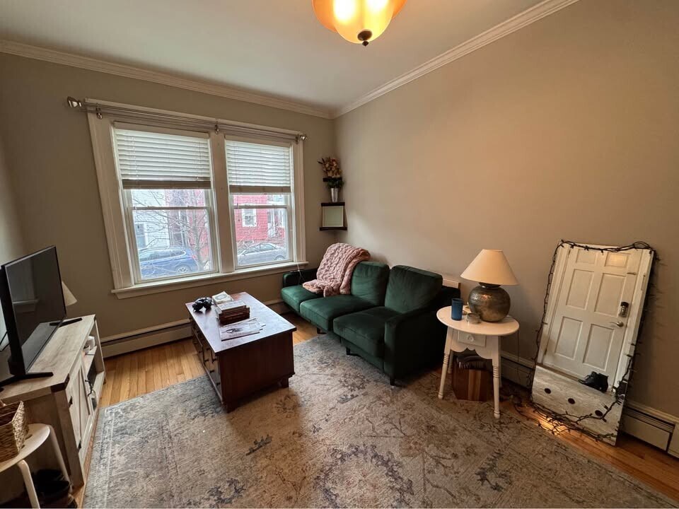 415 W 4th St, Unit 1 in Boston, MA - Foto de edificio