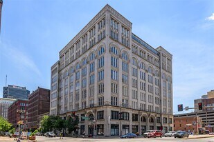 1136 Washington Ave in St. Louis, MO - Building Photo