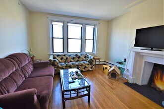 1680 Commonwealth Ave, Unit 3 in Boston, MA - Foto de edificio - Building Photo