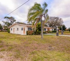 2301 Juanita Ave in Fort Pierce, FL - Building Photo