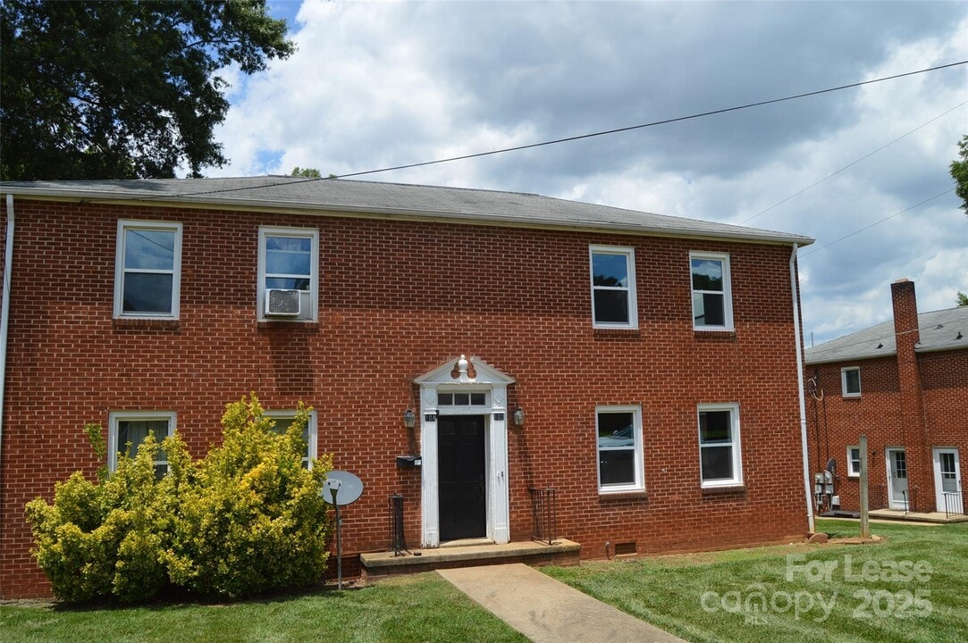 102 Feimster St in Statesville, NC - Building Photo