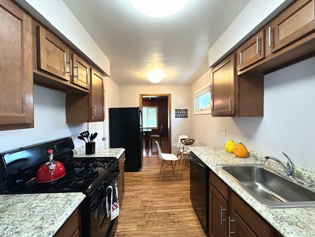 23781 Hartland Rd in Euclid, OH - Building Photo - Building Photo