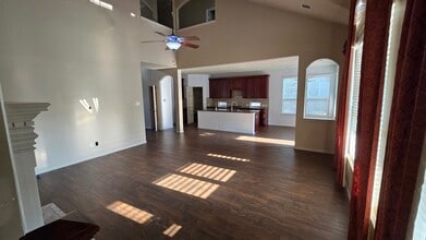 4731 Autumn Pine Ln in Houston, TX - Foto de edificio - Building Photo