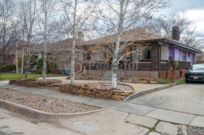 property at 662 E Redondo Ave