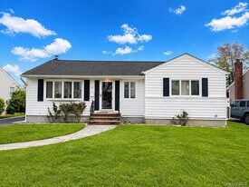 49 Garden Blvd in Hicksville, NY - Building Photo
