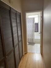 7556 S Essex Ave-Unit -# 3 in Chicago, IL - Building Photo - Building Photo