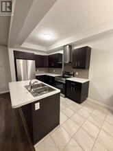 86 Bur Oak Dr in Thorold, ON - Building Photo - Building Photo