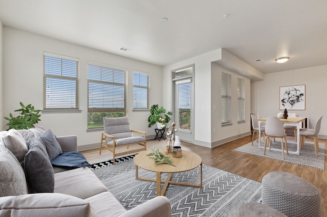 Windsor at Pinehurst in Lakewood, CO - Foto de edificio