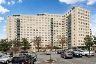 Grosvenor Park I in North Bethesda, MD - Building Photo - Building Photo