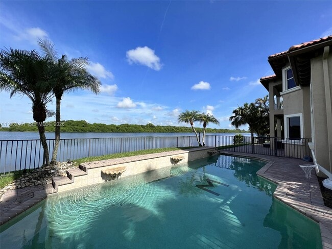 4800 NW 124th Way in Coral Springs, FL - Foto de edificio - Building Photo