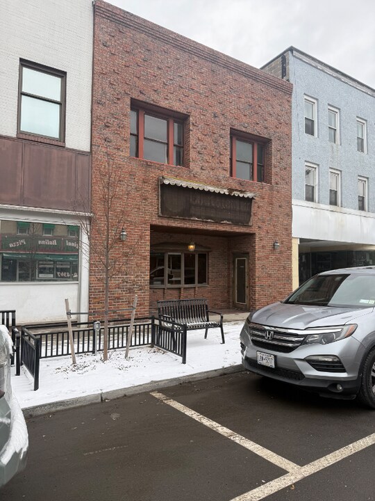 24 Washington Ave in Endicott, NY - Building Photo