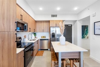 208 N Federal Hwy in Pompano Beach, FL - Building Photo - Building Photo