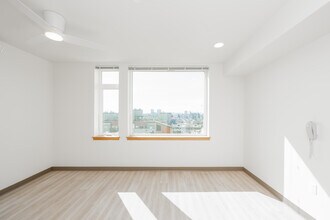 Cedar Crossing in Seattle, WA - Building Photo - Building Photo