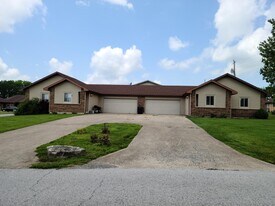 653 Pine Ridge St, Unit 653 Pine Ridge in Marshfield, MO - Building Photo