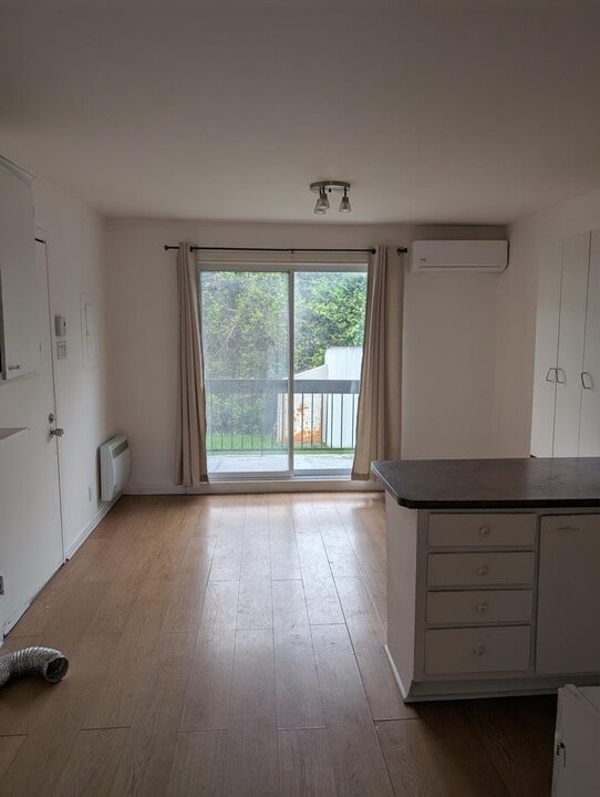 444 Rue Moreau in St-Eustache, QC - Building Photo