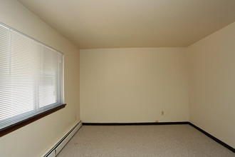 Maple Run in Milwaukee, WI - Building Photo - Interior Photo