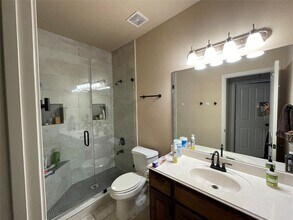 7625 Crackling Creek Dr in Austin, TX - Foto de edificio - Building Photo