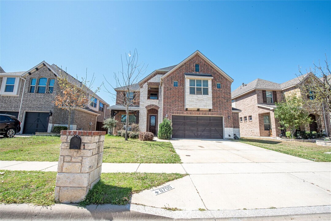 8709 Glenburne Dr in Fort Worth, TX - Building Photo