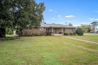 902 Whitehall Rd in Murfreesboro, TN - Foto de edificio - Building Photo