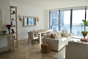 68 SE 6th St, Unit 2708 in Miami, FL - Building Photo